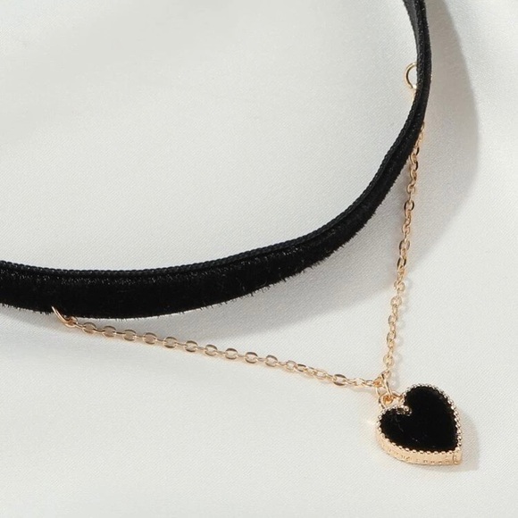 Velvet Heart Charm Layered Choker Necklace (red) - Picture 6 of 8